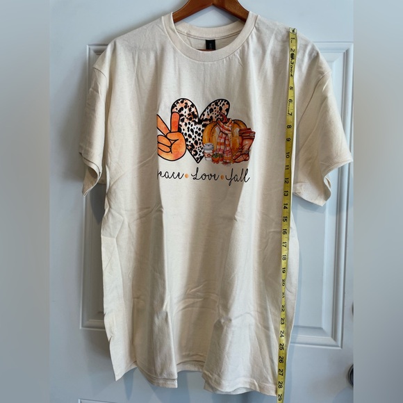 T-Shirt,  XL Short Sleeve. Reads “ Peace Love Fall” - Picture 5 of 7